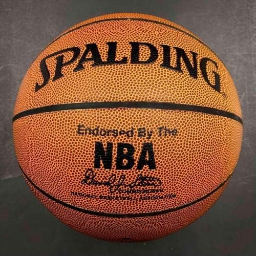 Леброн Джеймс автограф подписа Баскетболни топки Spalding NBA UDA Upper Deck COA с автограф